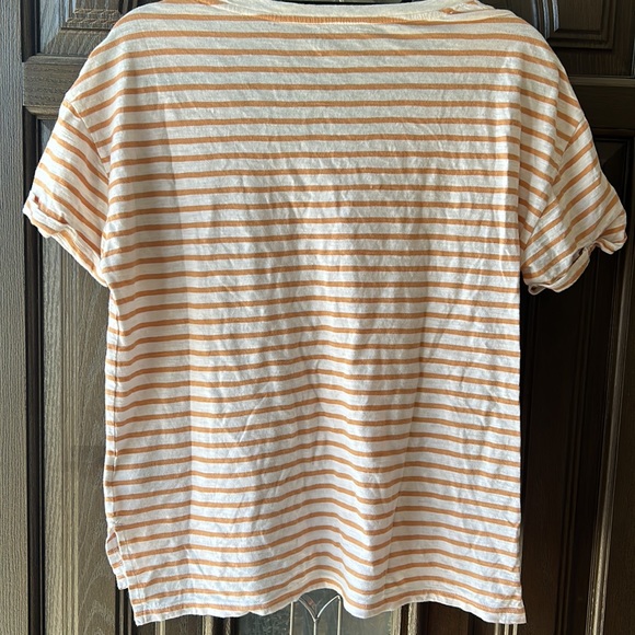 Woman’s GAP T-shirt size medium - Picture 4 of 4